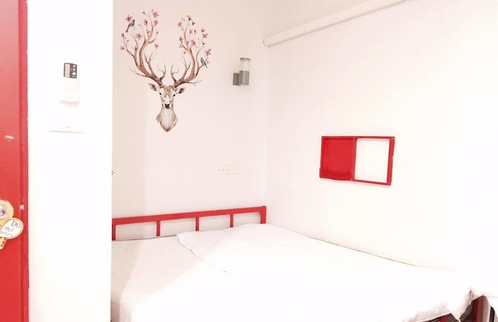 Jellybean Ezy Hostel Sathorn バンコク都 エクステリア 写真