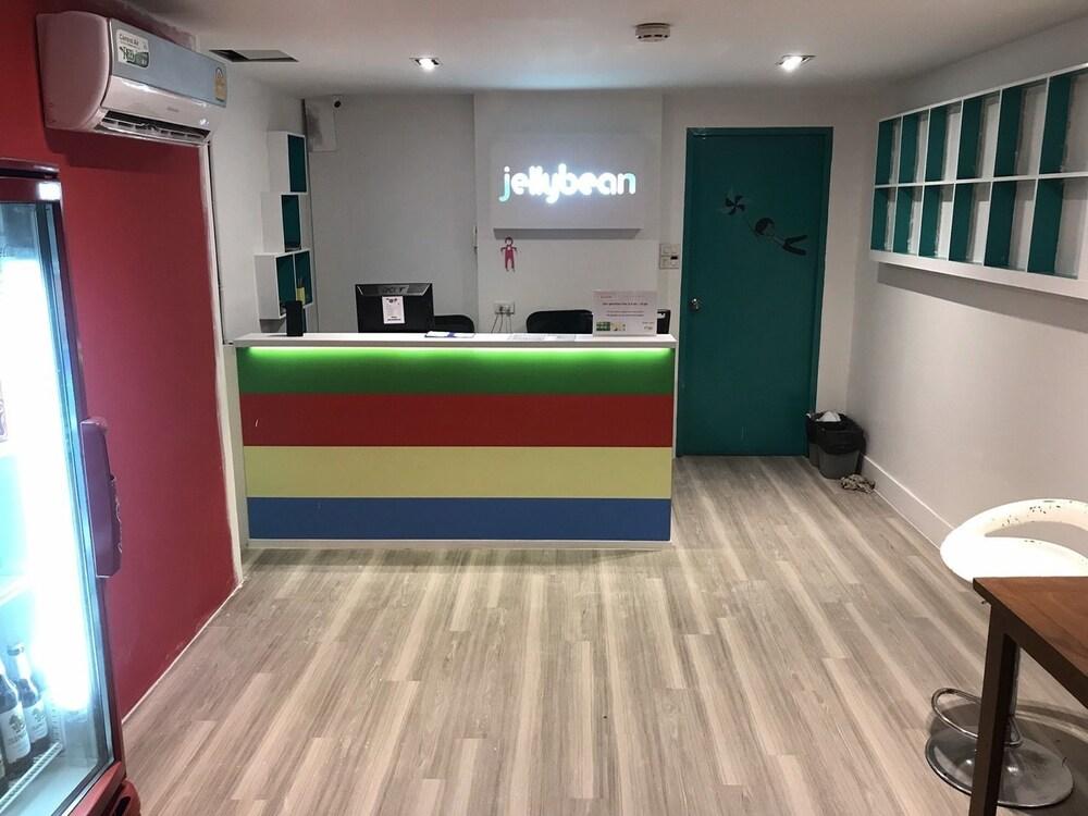 Jellybean Ezy Hostel Sathorn バンコク都 エクステリア 写真