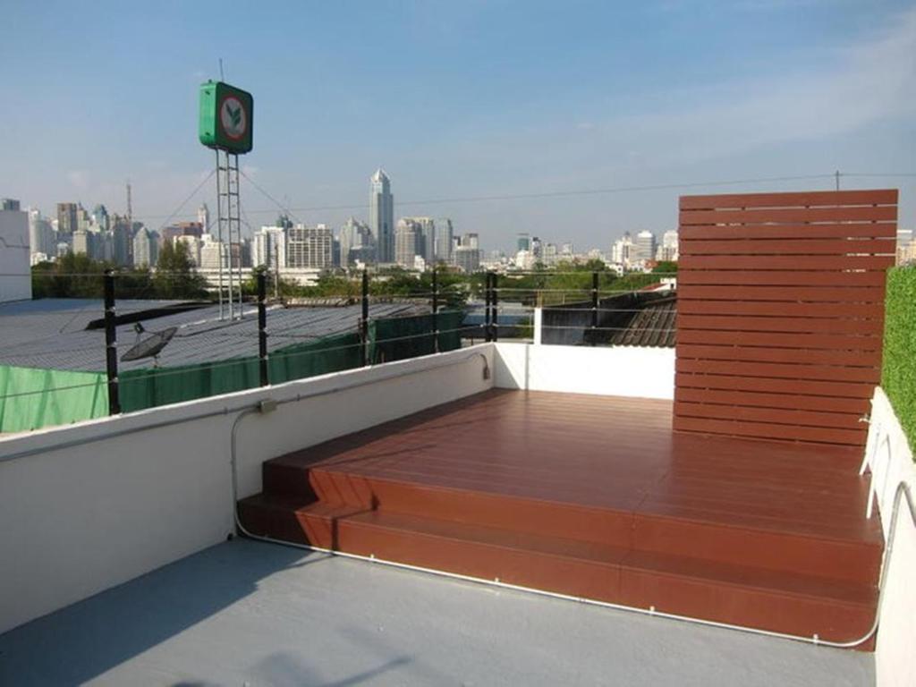 Jellybean Ezy Hostel Sathorn バンコク都 エクステリア 写真