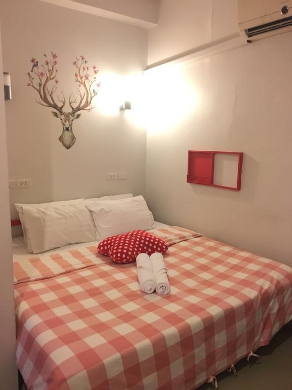 Jellybean Ezy Hostel Sathorn バンコク都 エクステリア 写真