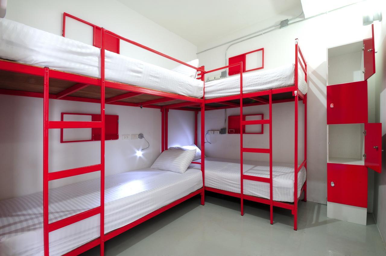 Jellybean Ezy Hostel Sathorn バンコク都 エクステリア 写真