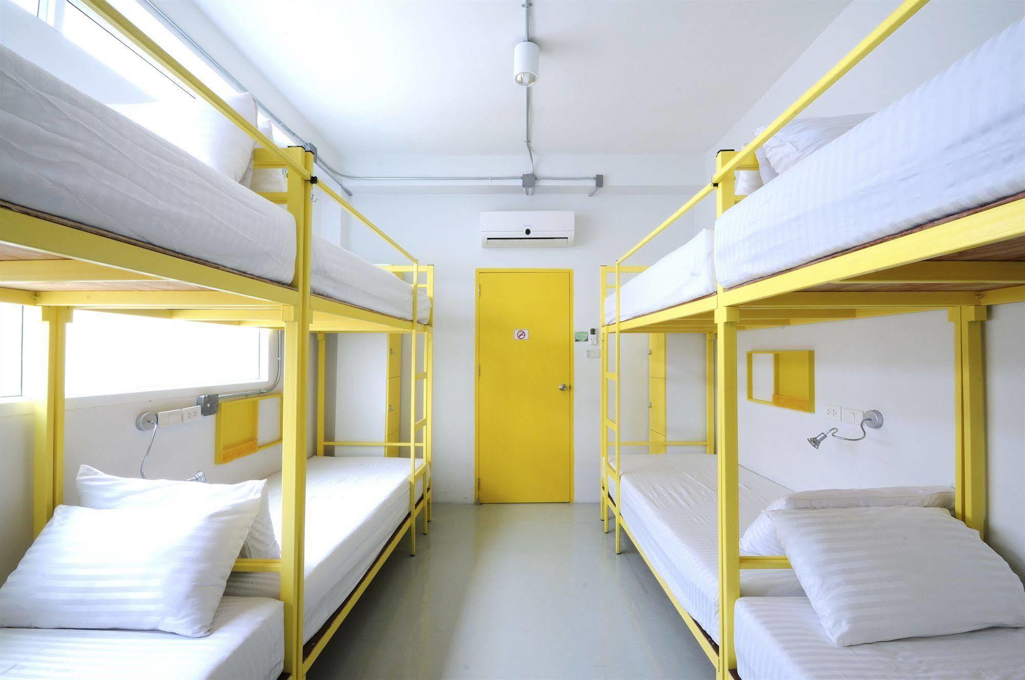 Jellybean Ezy Hostel Sathorn バンコク都 エクステリア 写真