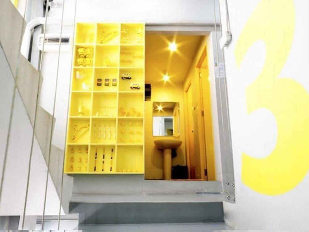 Jellybean Ezy Hostel Sathorn バンコク都 エクステリア 写真