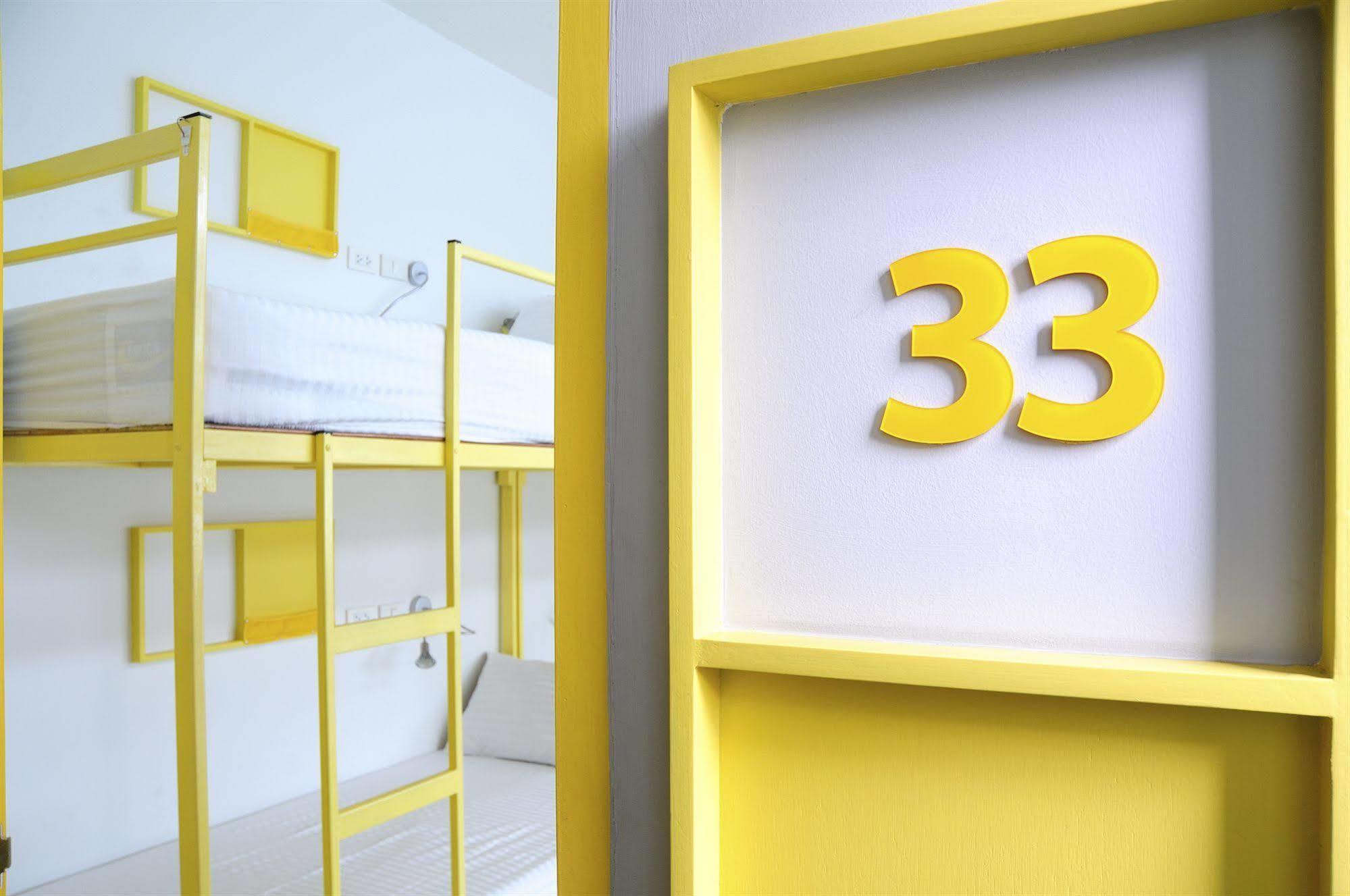 Jellybean Ezy Hostel Sathorn バンコク都 エクステリア 写真