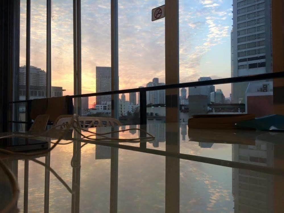Jellybean Ezy Hostel Sathorn バンコク都 エクステリア 写真