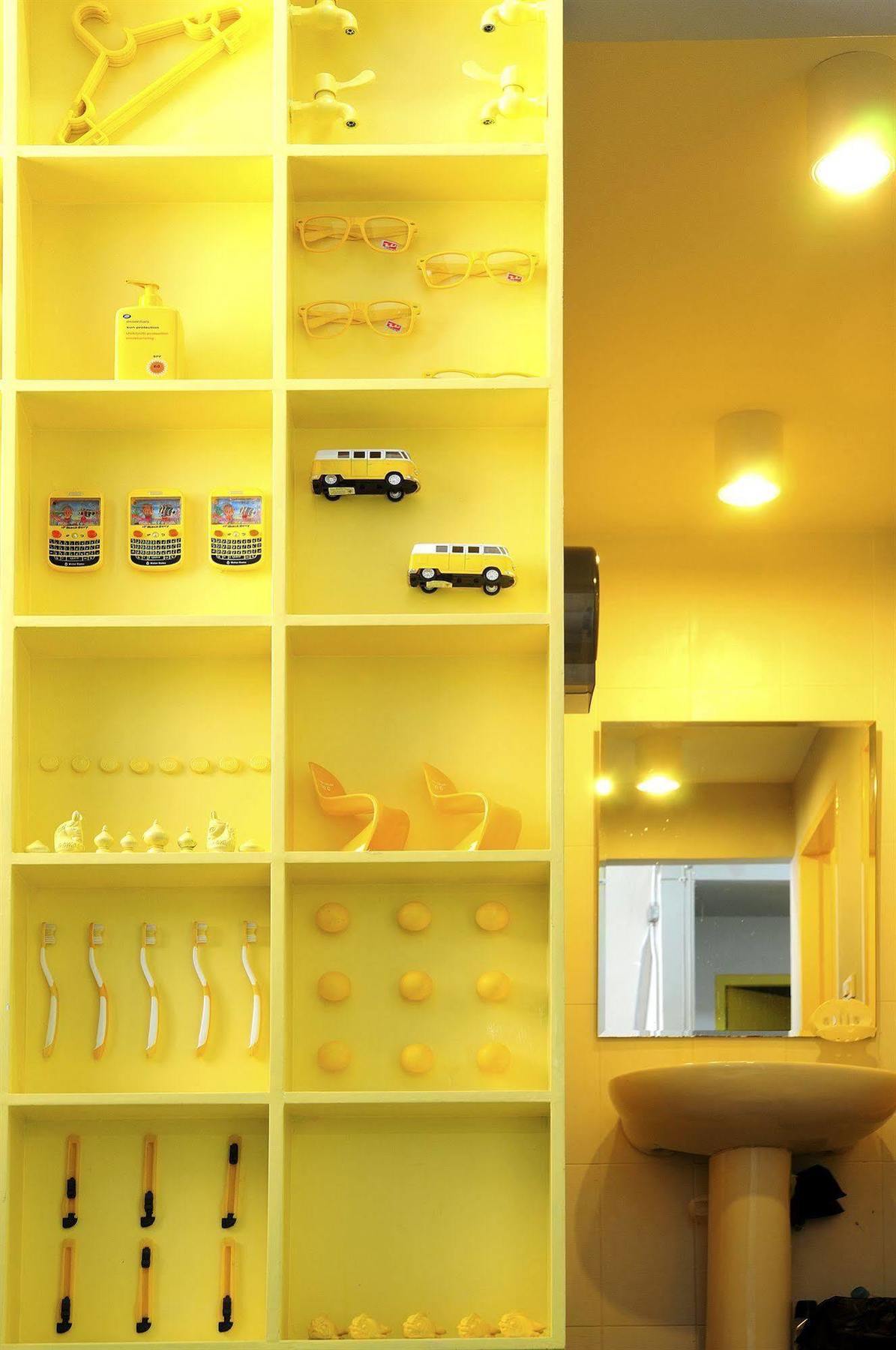Jellybean Ezy Hostel Sathorn バンコク都 エクステリア 写真