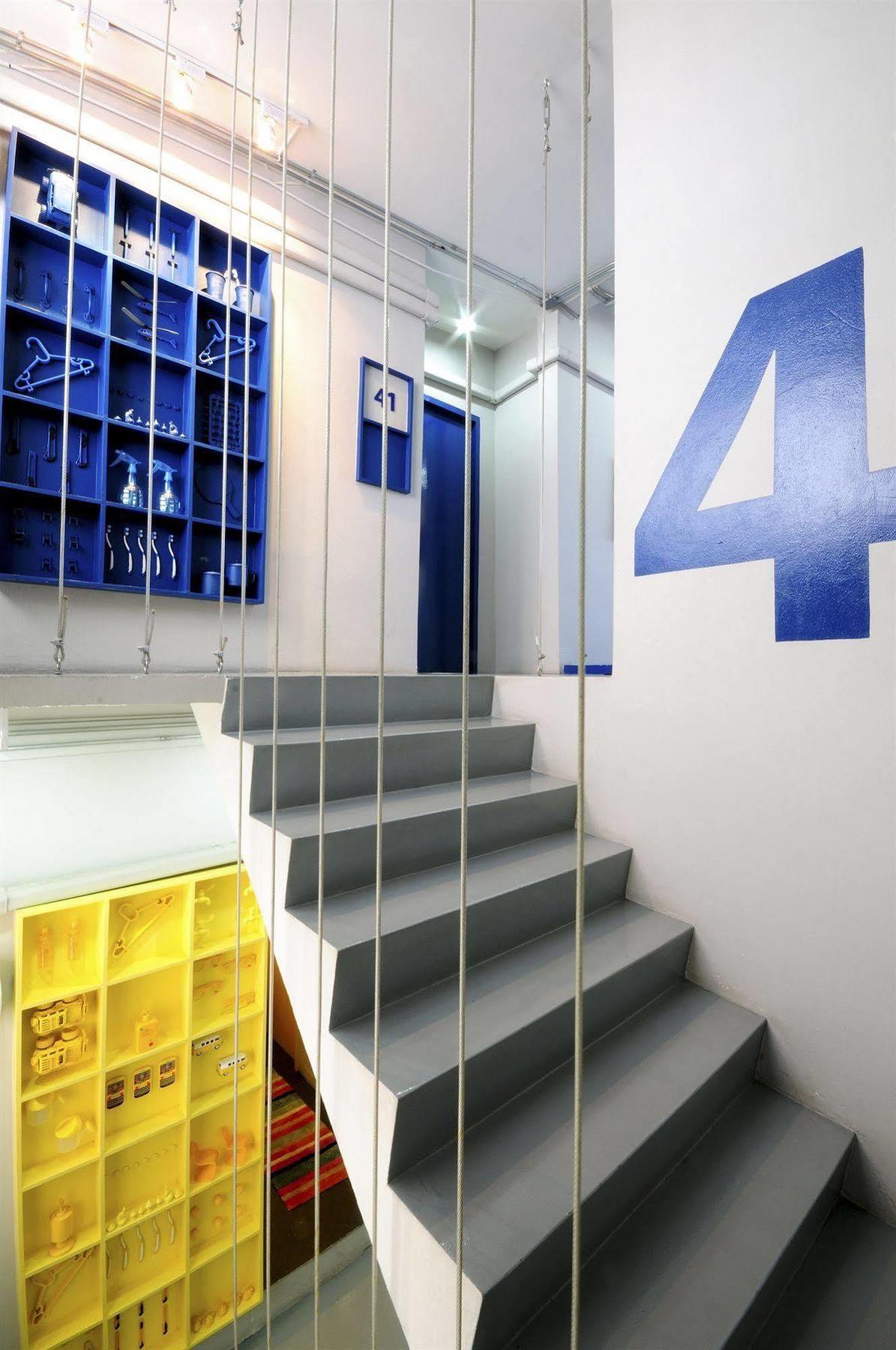 Jellybean Ezy Hostel Sathorn バンコク都 エクステリア 写真