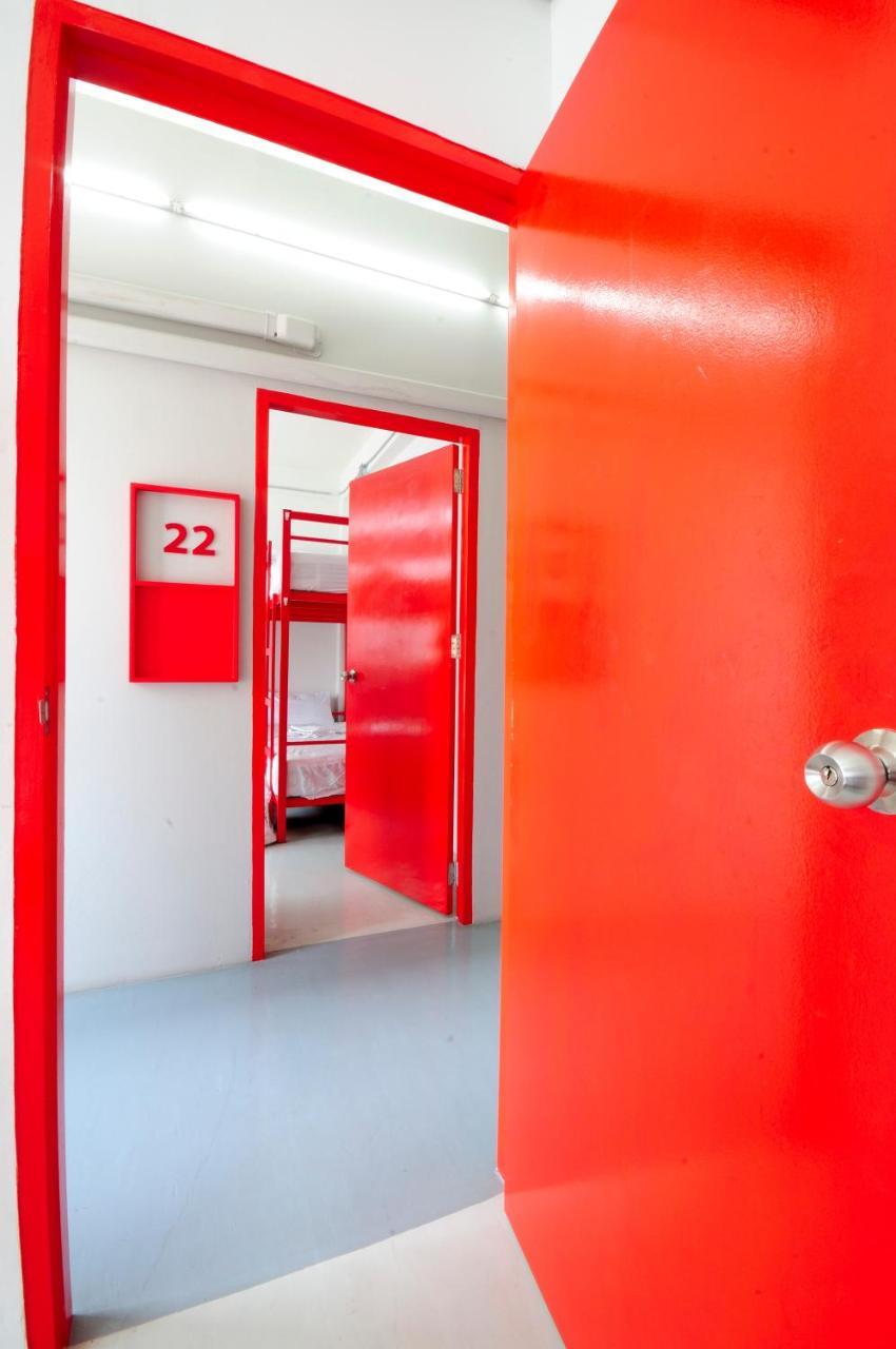 Jellybean Ezy Hostel Sathorn バンコク都 エクステリア 写真