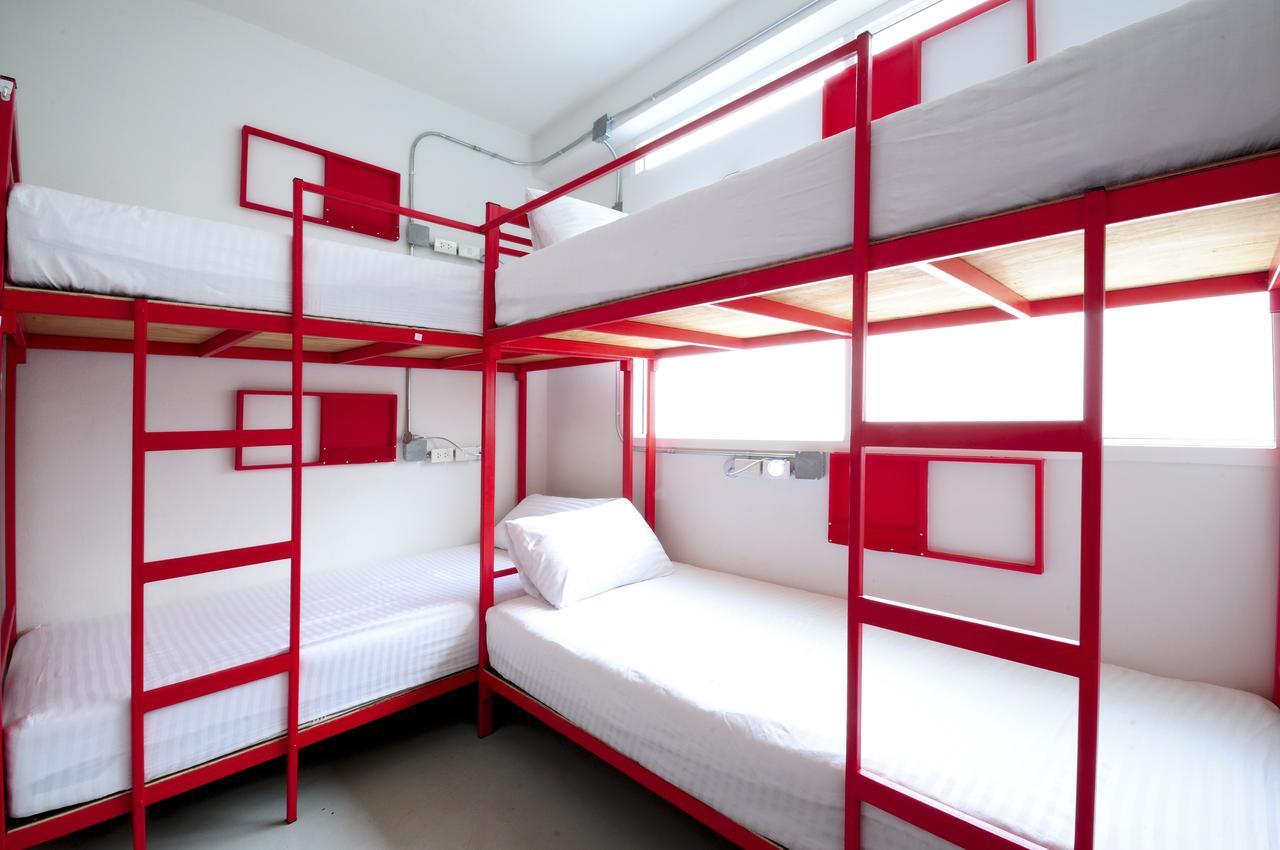 Jellybean Ezy Hostel Sathorn バンコク都 エクステリア 写真