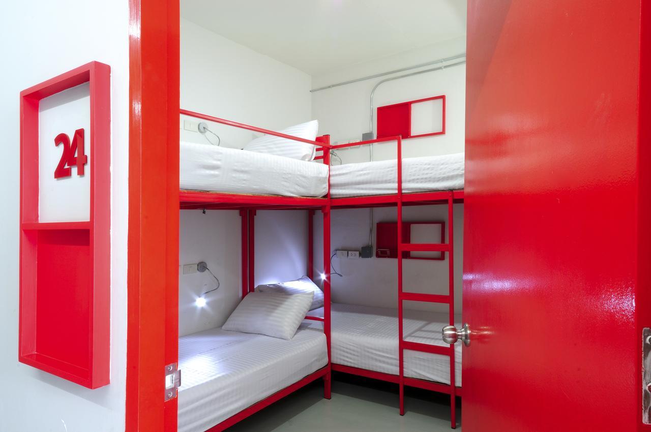 Jellybean Ezy Hostel Sathorn バンコク都 エクステリア 写真
