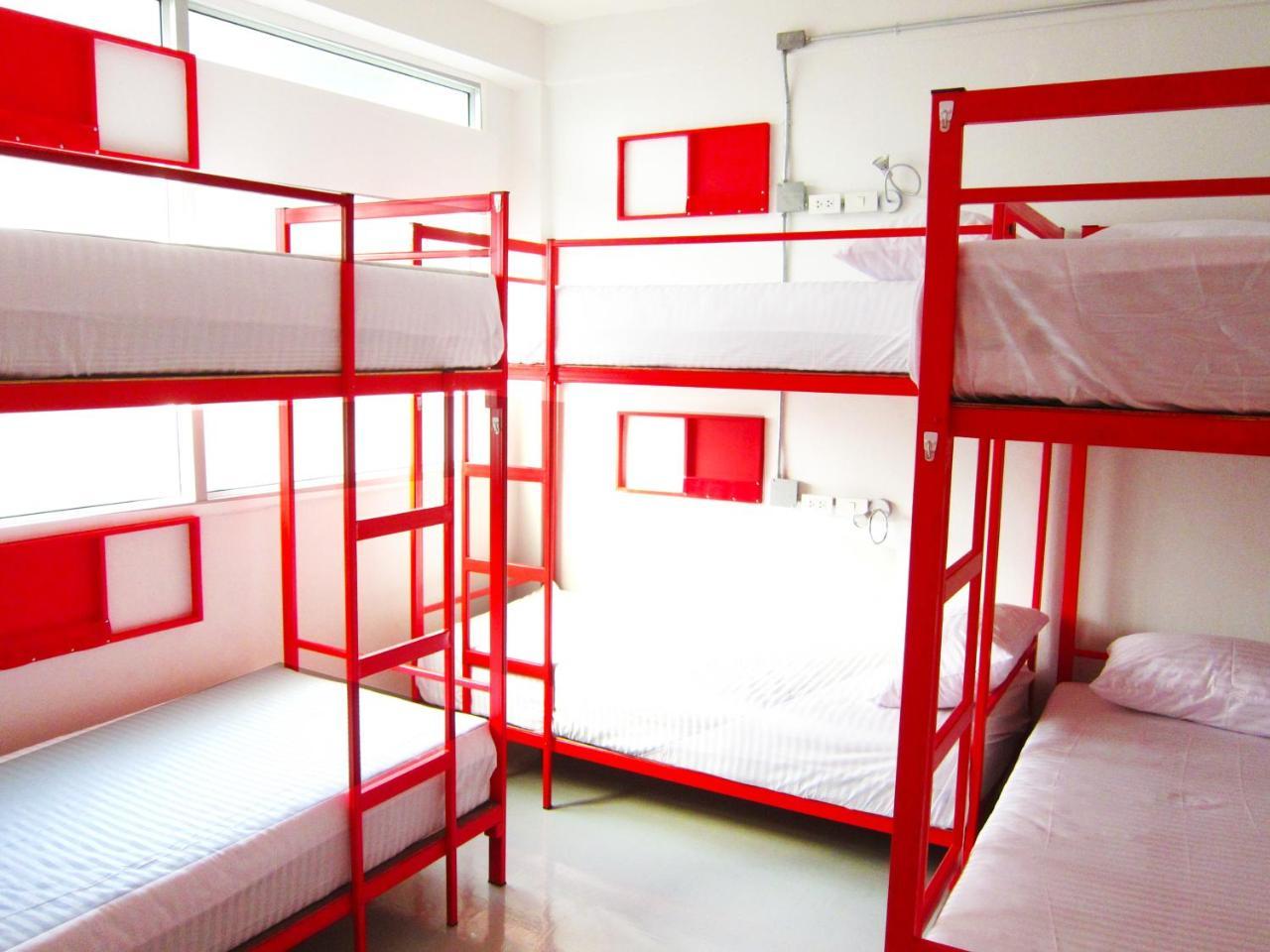 Jellybean Ezy Hostel Sathorn バンコク都 エクステリア 写真