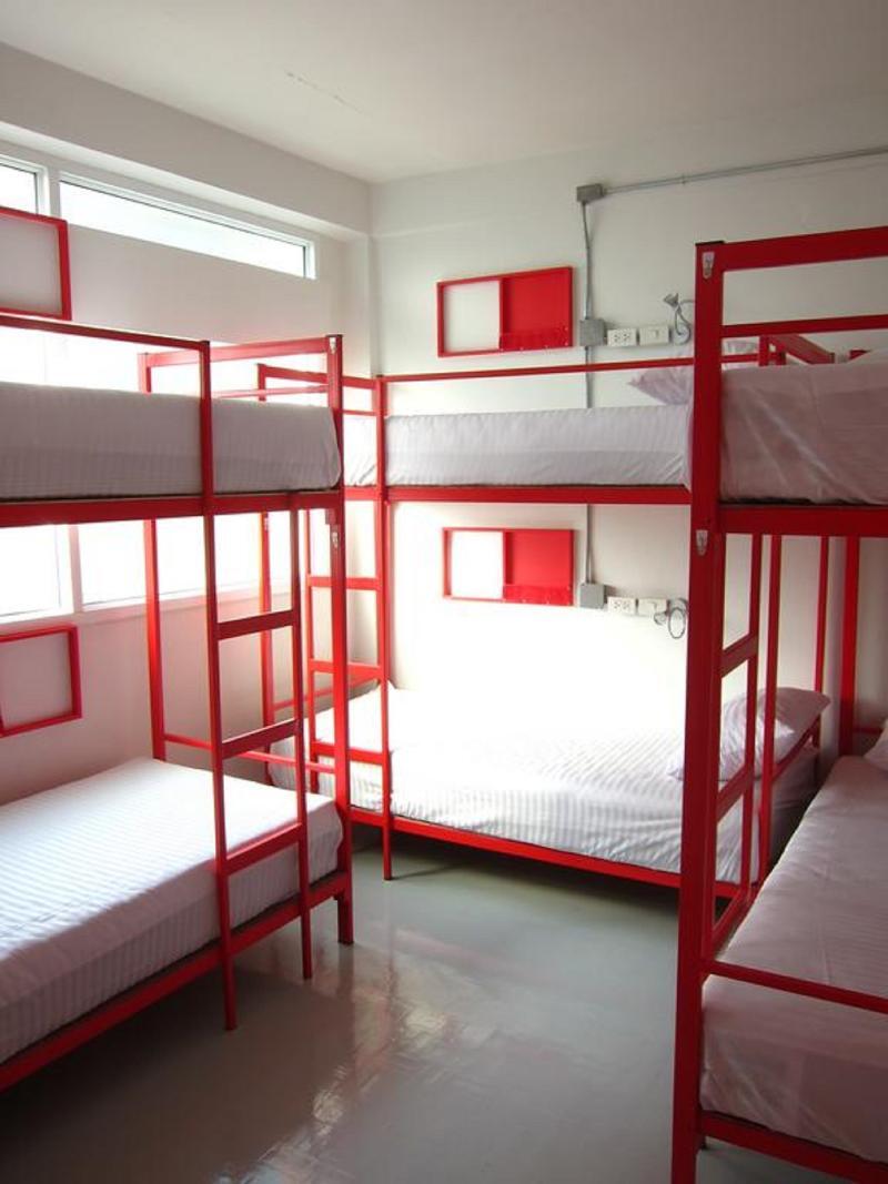 Jellybean Ezy Hostel Sathorn バンコク都 エクステリア 写真