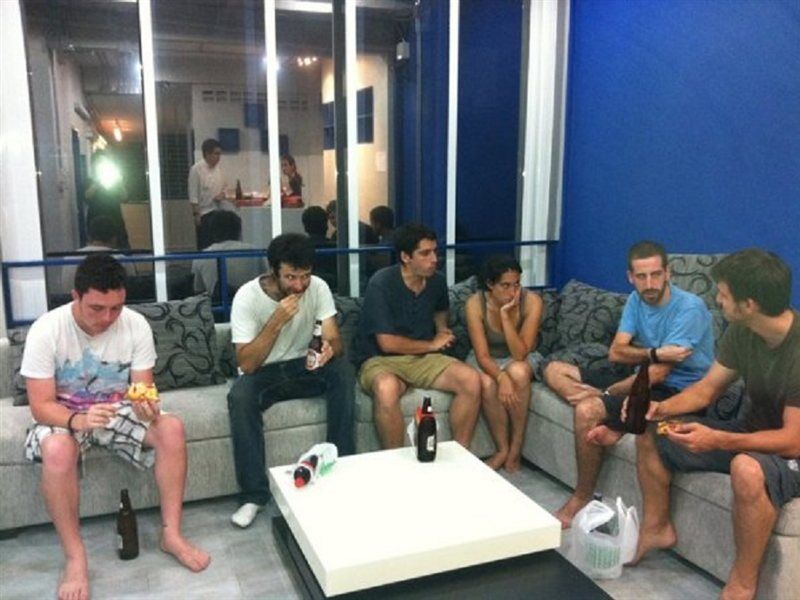 Jellybean Ezy Hostel Sathorn バンコク都 エクステリア 写真